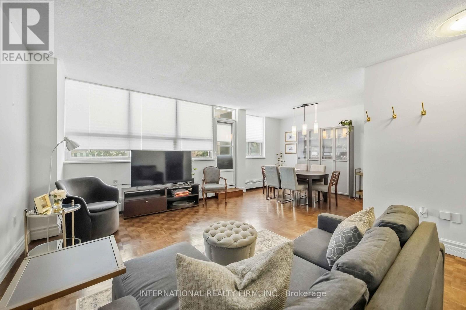 #101 151 LA ROSE AVENUE E - 1