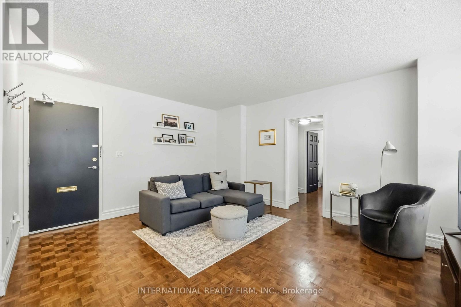 #101 151 LA ROSE AVENUE E - 10