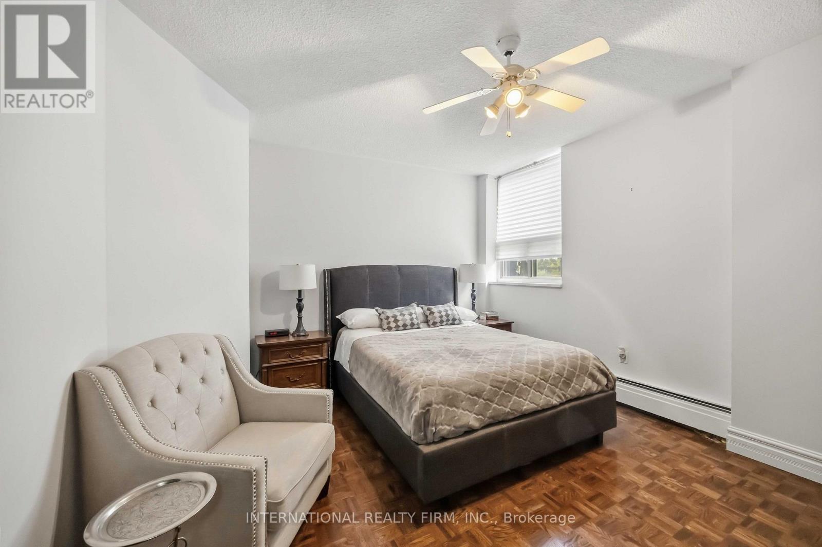#101 151 LA ROSE AVENUE E - 11