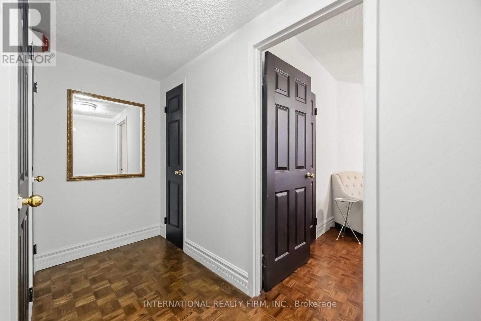 #101 151 LA ROSE AVENUE E - 13