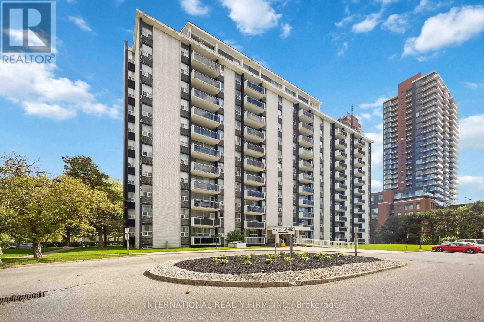 #101 151 LA ROSE AVENUE E - 16