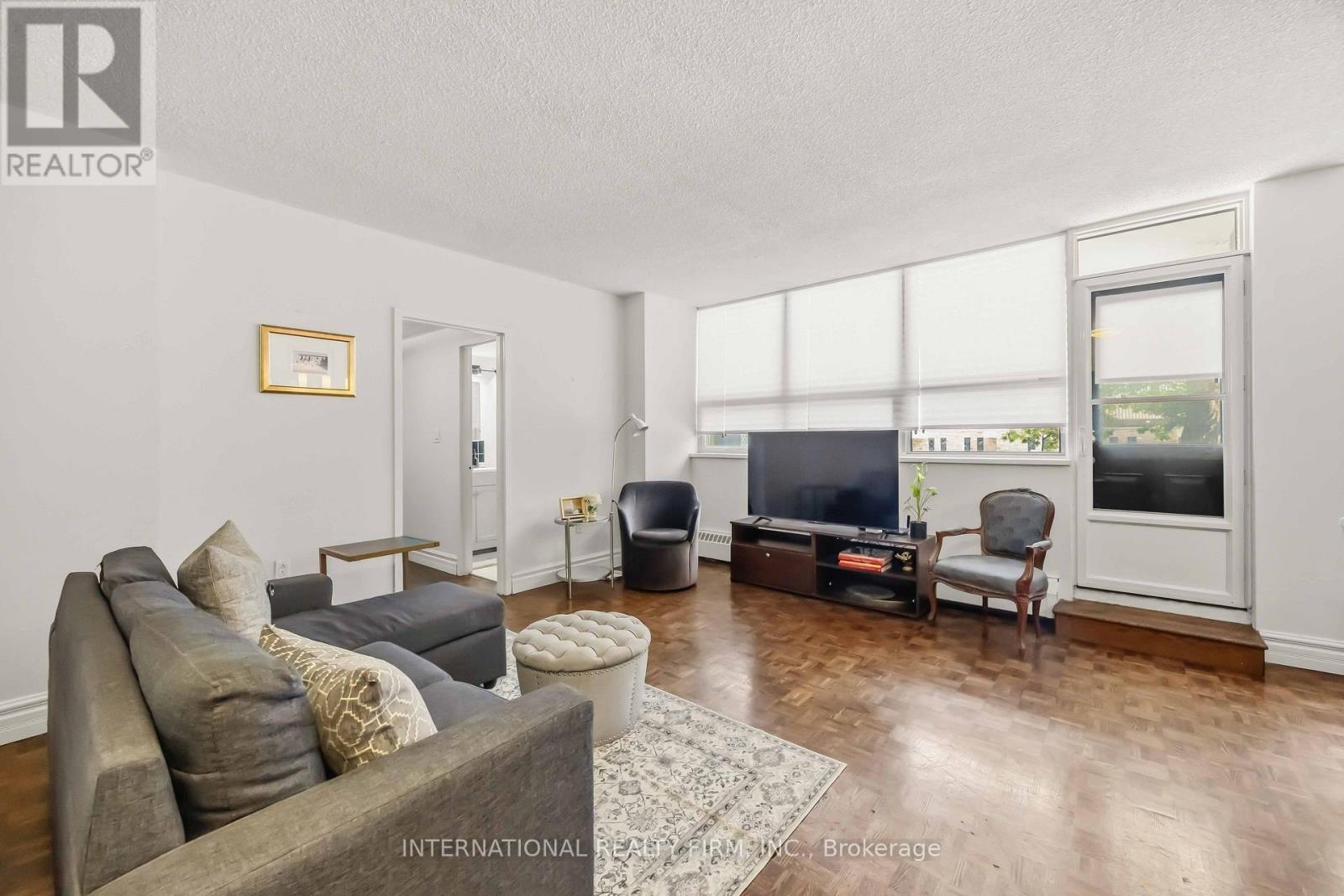 #101 151 LA ROSE AVENUE E - 2
