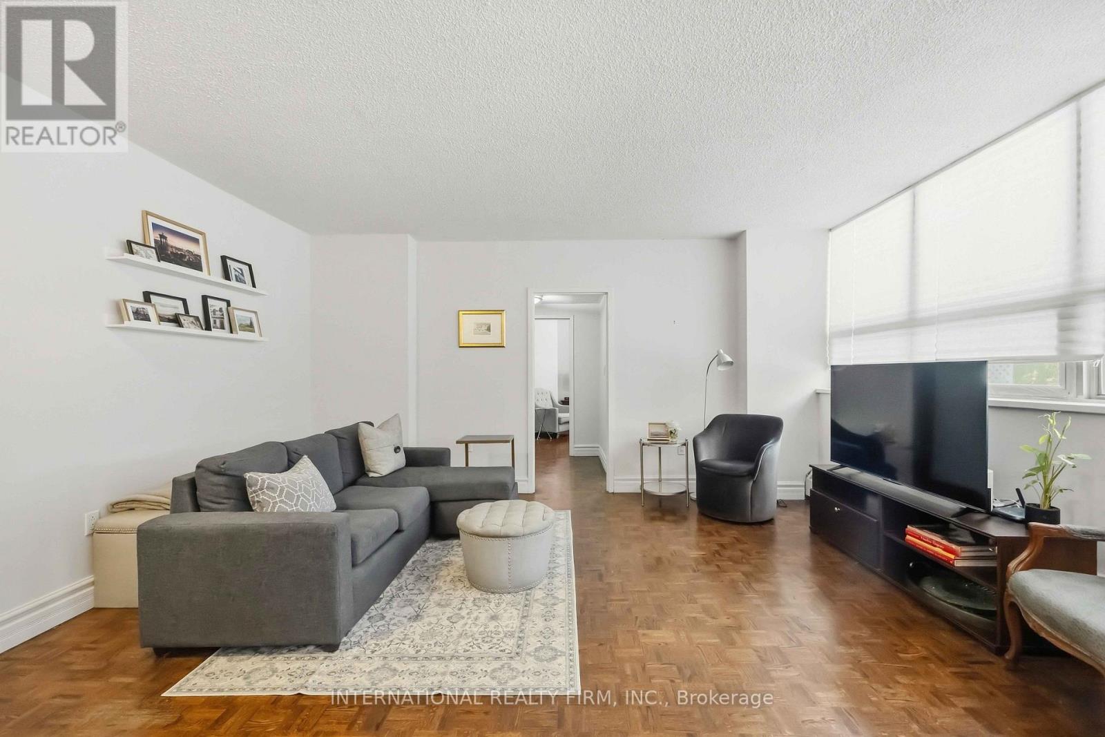 Photo of 101 - 151 LA ROSE AVENUE E