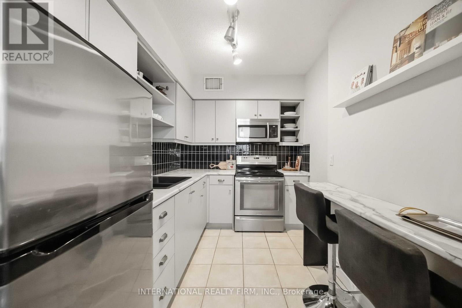 Photo of 101 - 151 LA ROSE AVENUE E