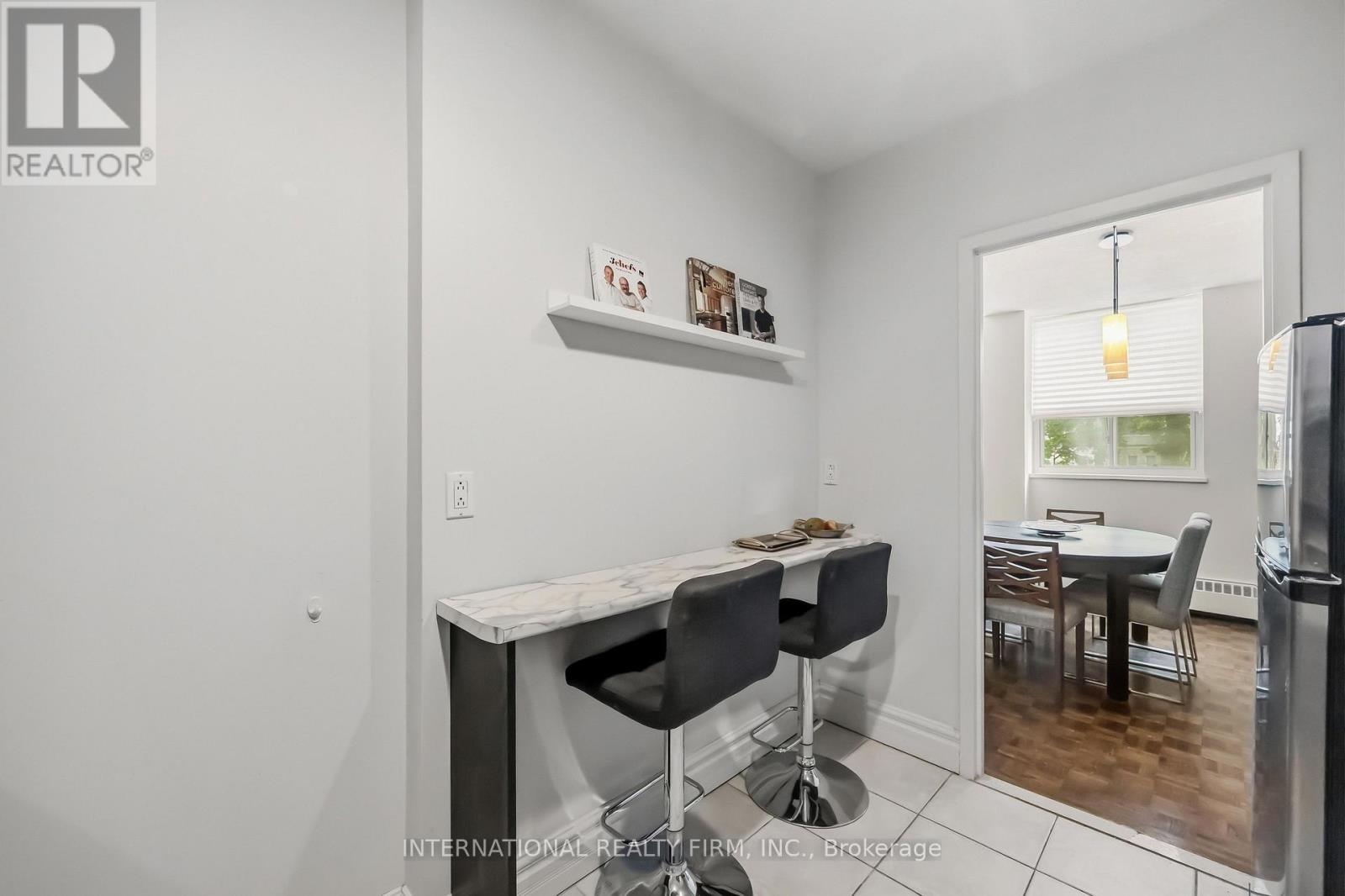 #101 151 LA ROSE AVENUE E - 9