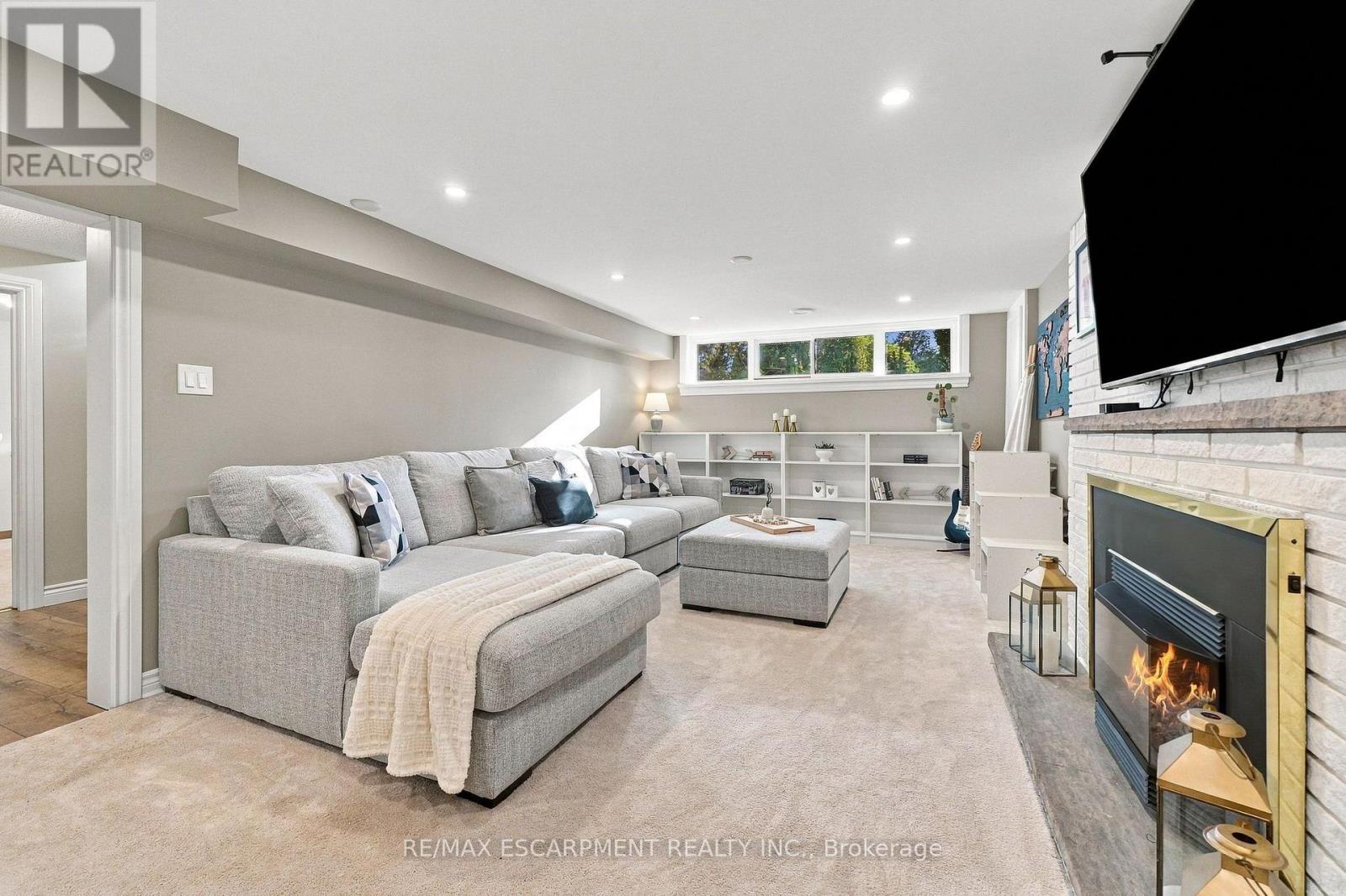 1060 DOWLAND CRESCENT - Image 27