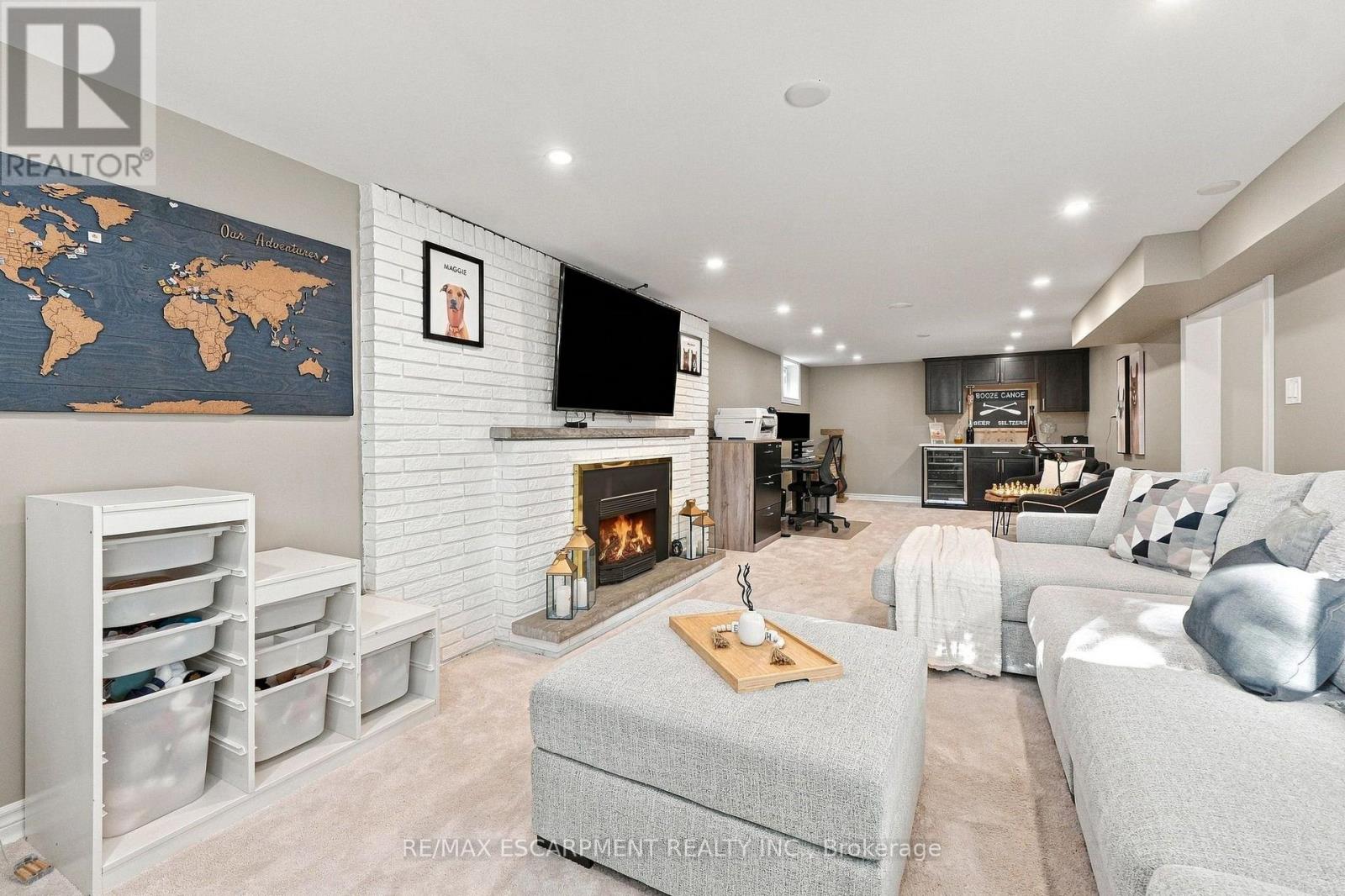1060 DOWLAND CRESCENT - Image 28