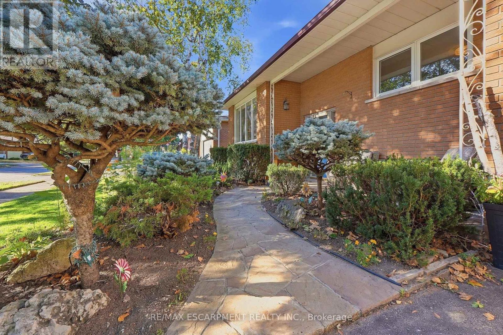 Photo of 1060 DOWLAND CRESCENT