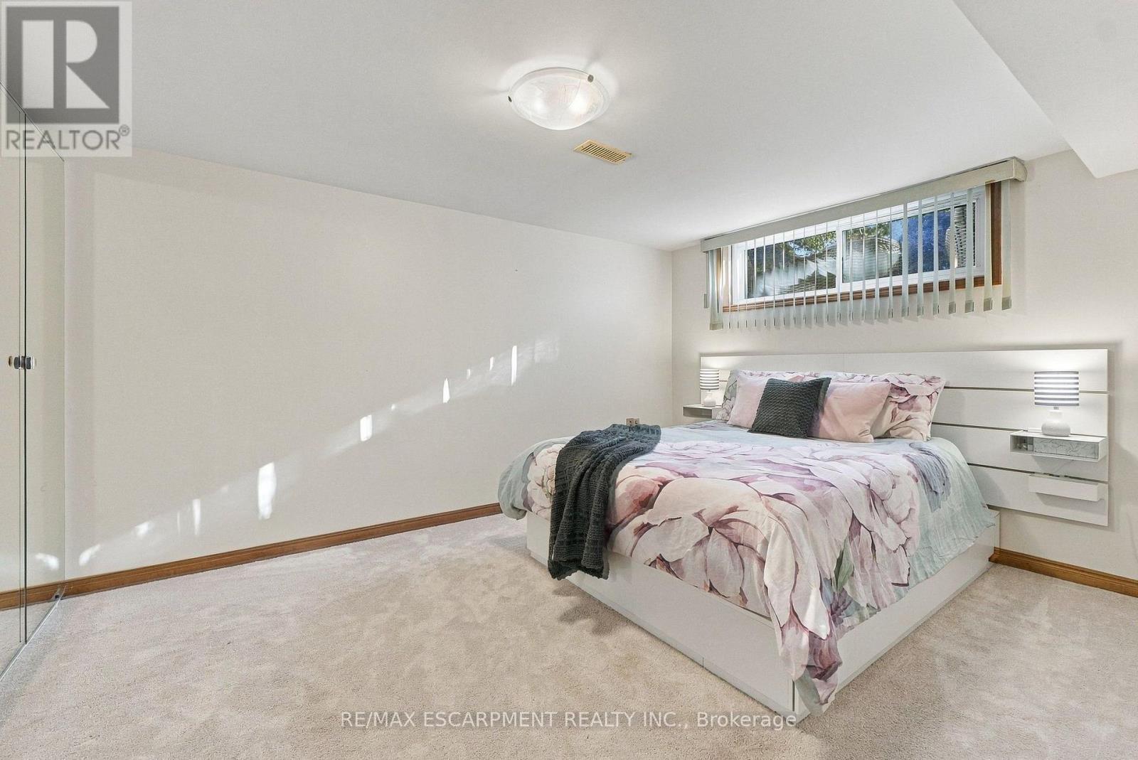 1060 DOWLAND CRESCENT - Image 31