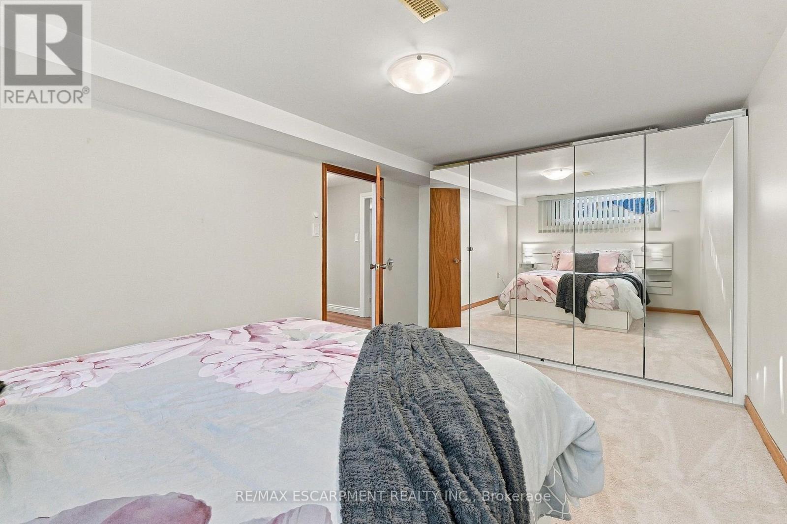 1060 DOWLAND CRESCENT - Image 32