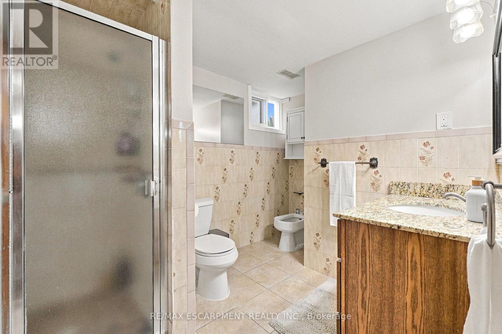 1060 DOWLAND CRESCENT - Image 33