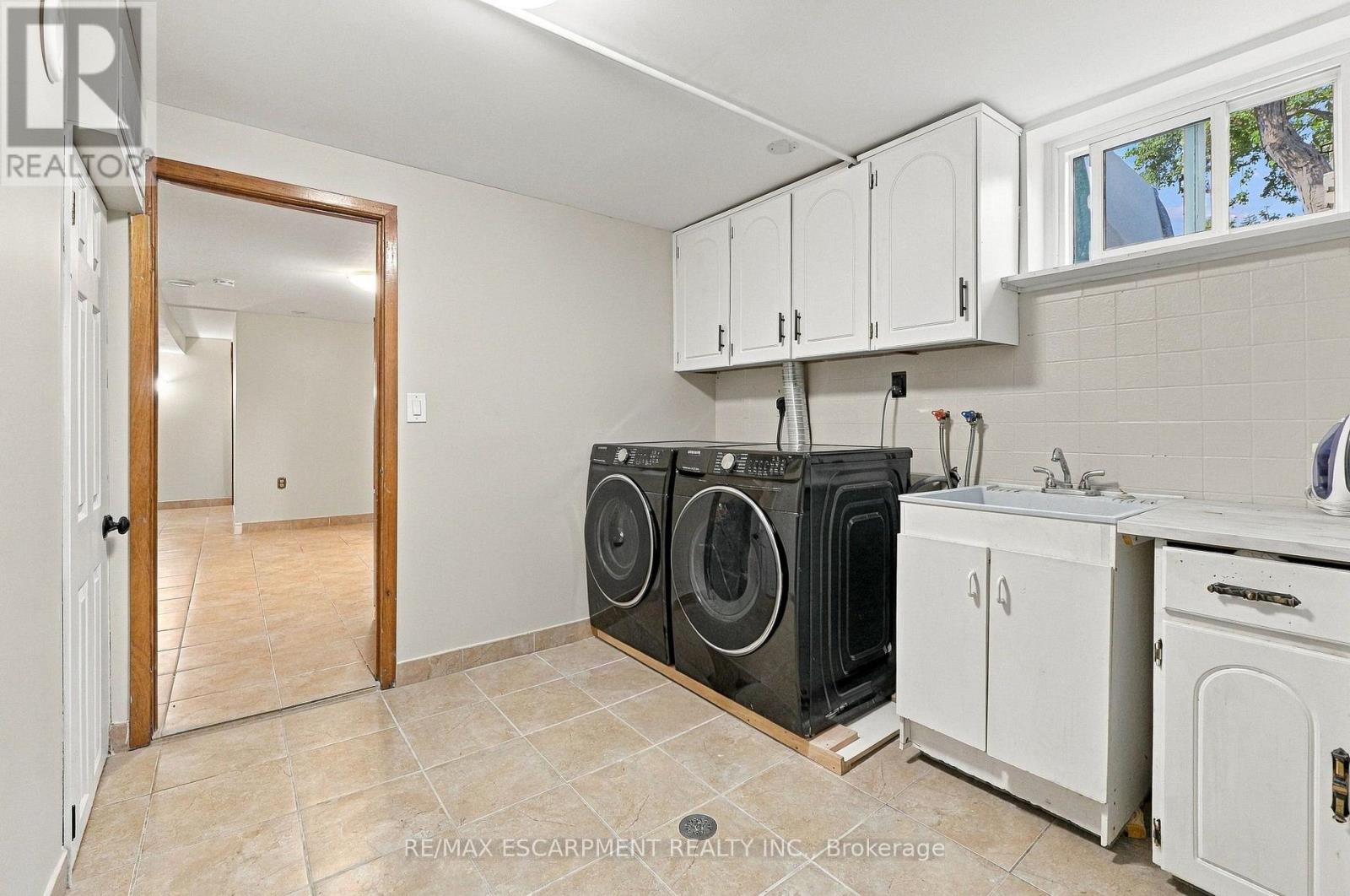 1060 DOWLAND CRESCENT - Image 36