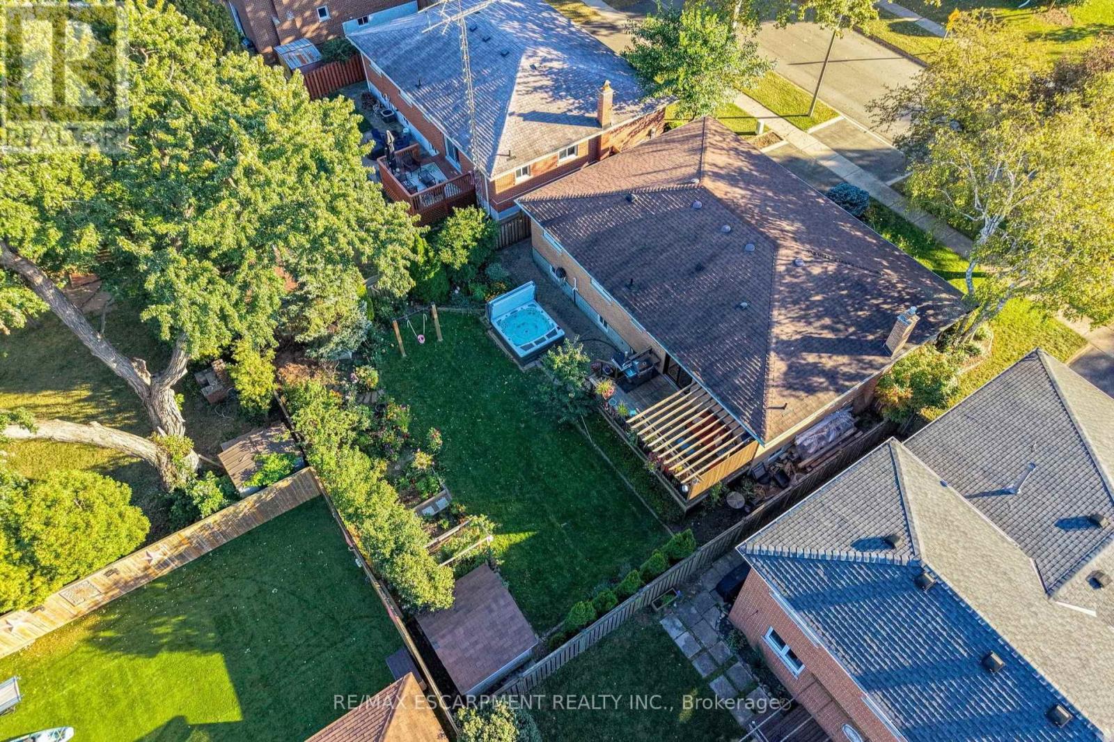 1060 DOWLAND CRESCENT - Image 37