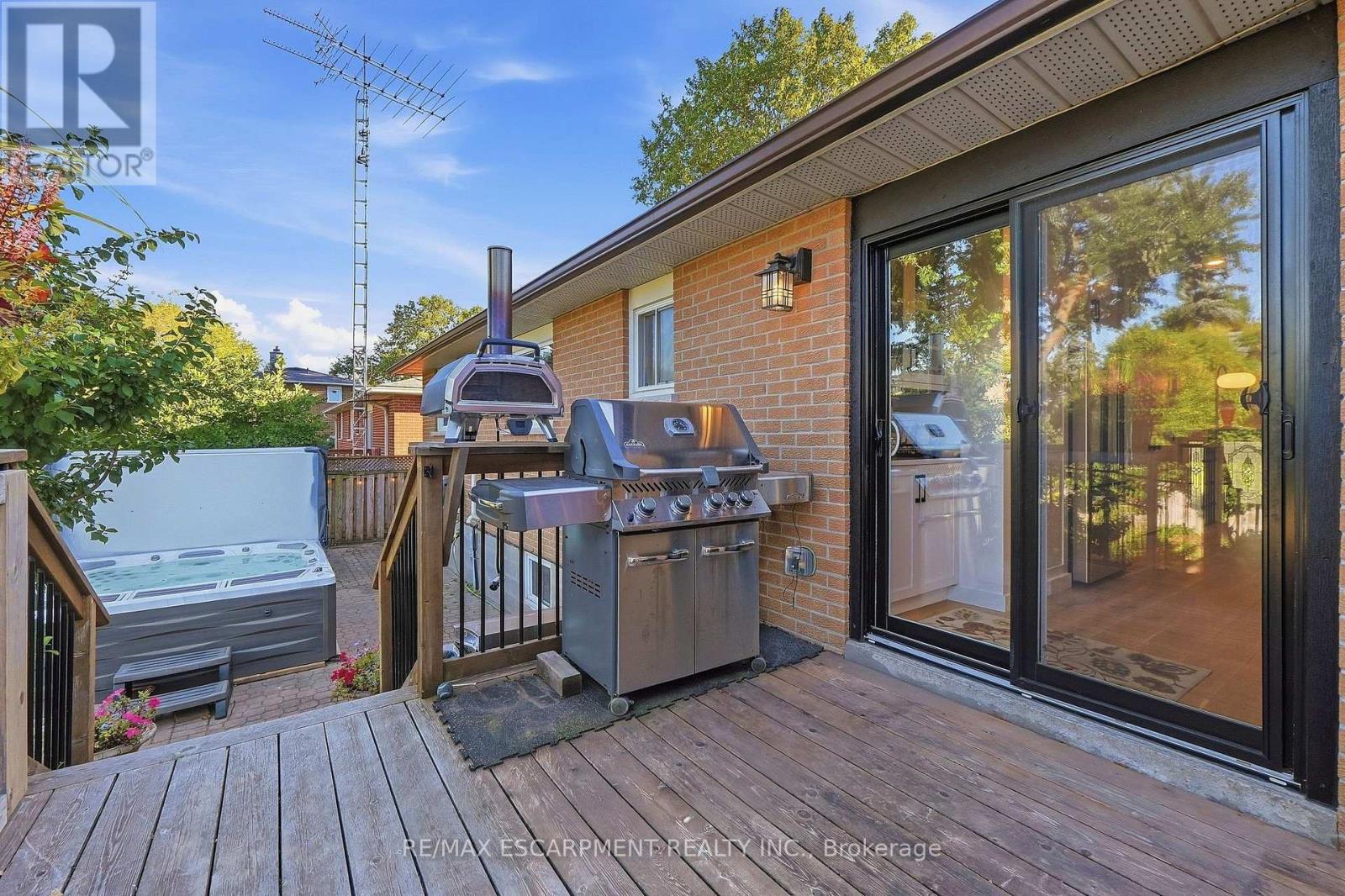 1060 DOWLAND CRESCENT - Image 39