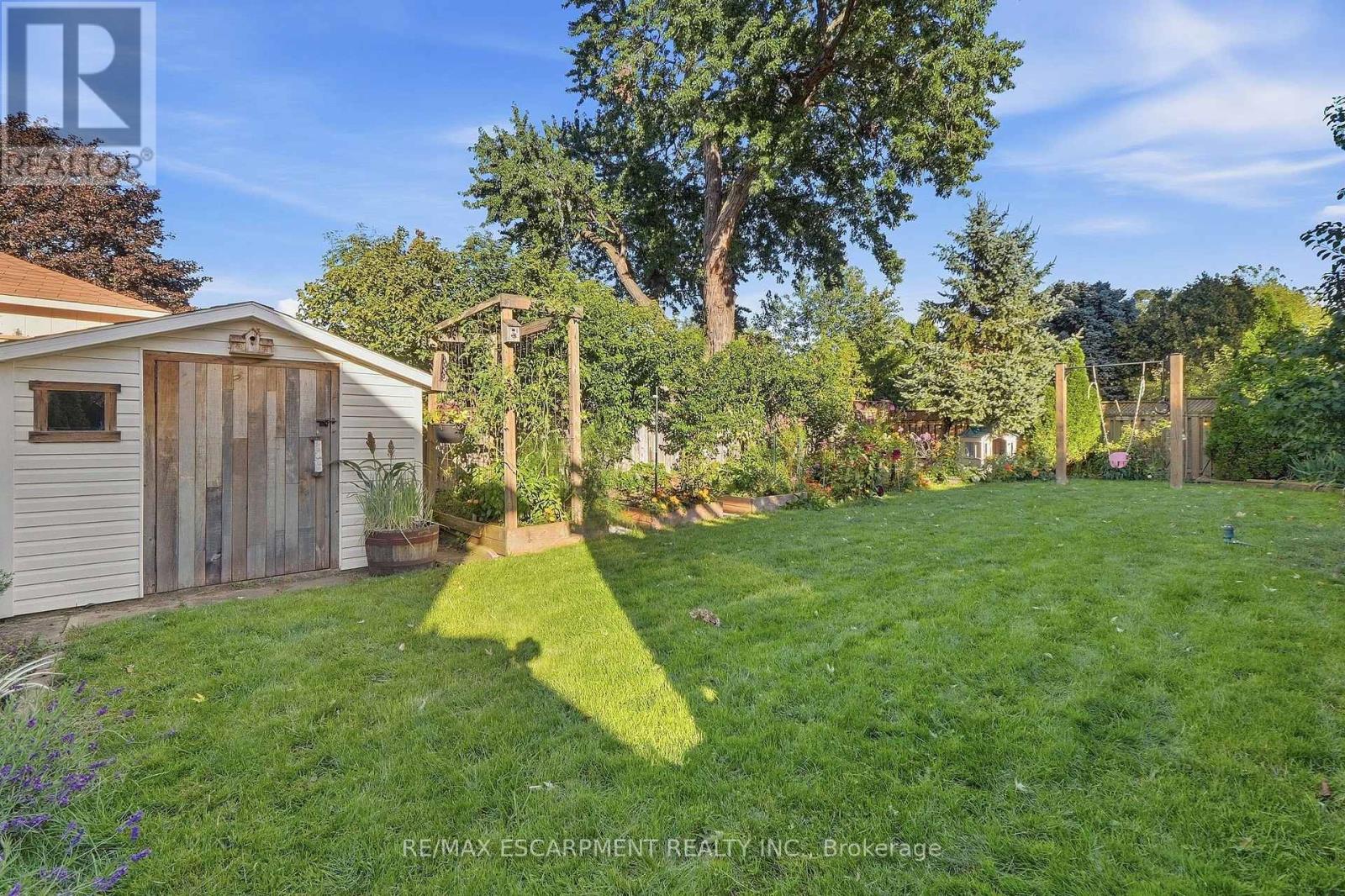 1060 DOWLAND CRESCENT - Image 43