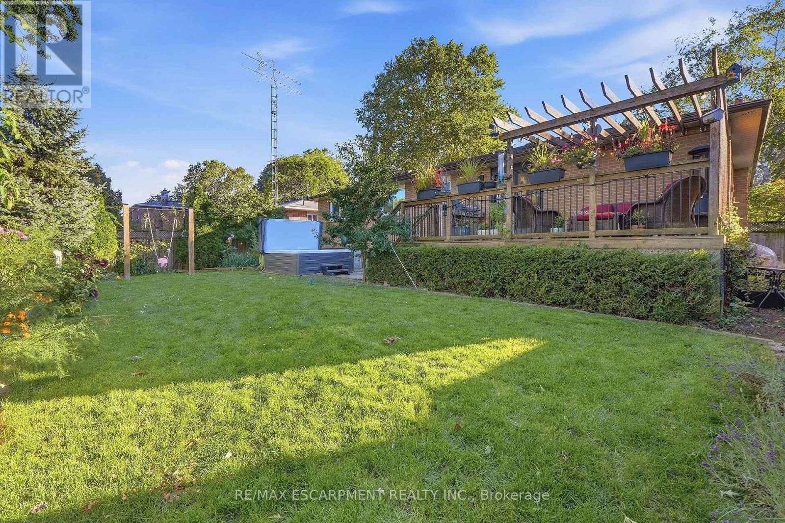 1060 DOWLAND CRESCENT - Image 44