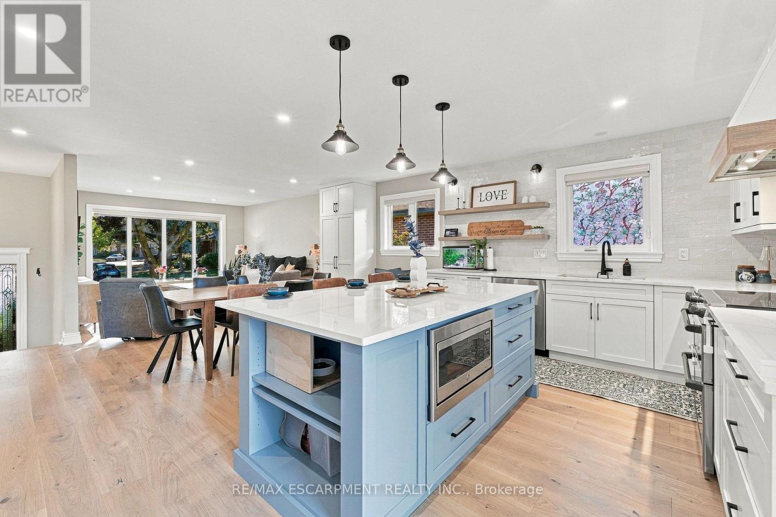 Photo of 1060 DOWLAND CRESCENT