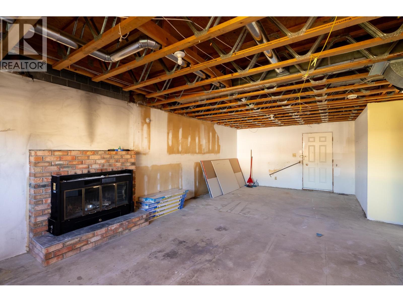 4635 SENKPIEL AVENUE - Image 29