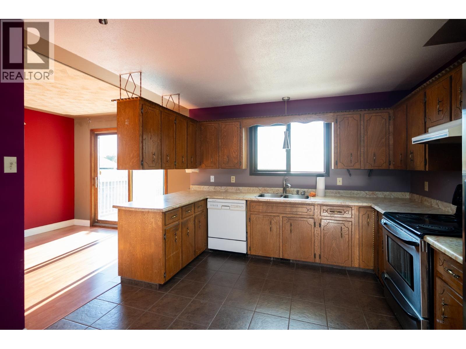 4635 SENKPIEL AVENUE - 5