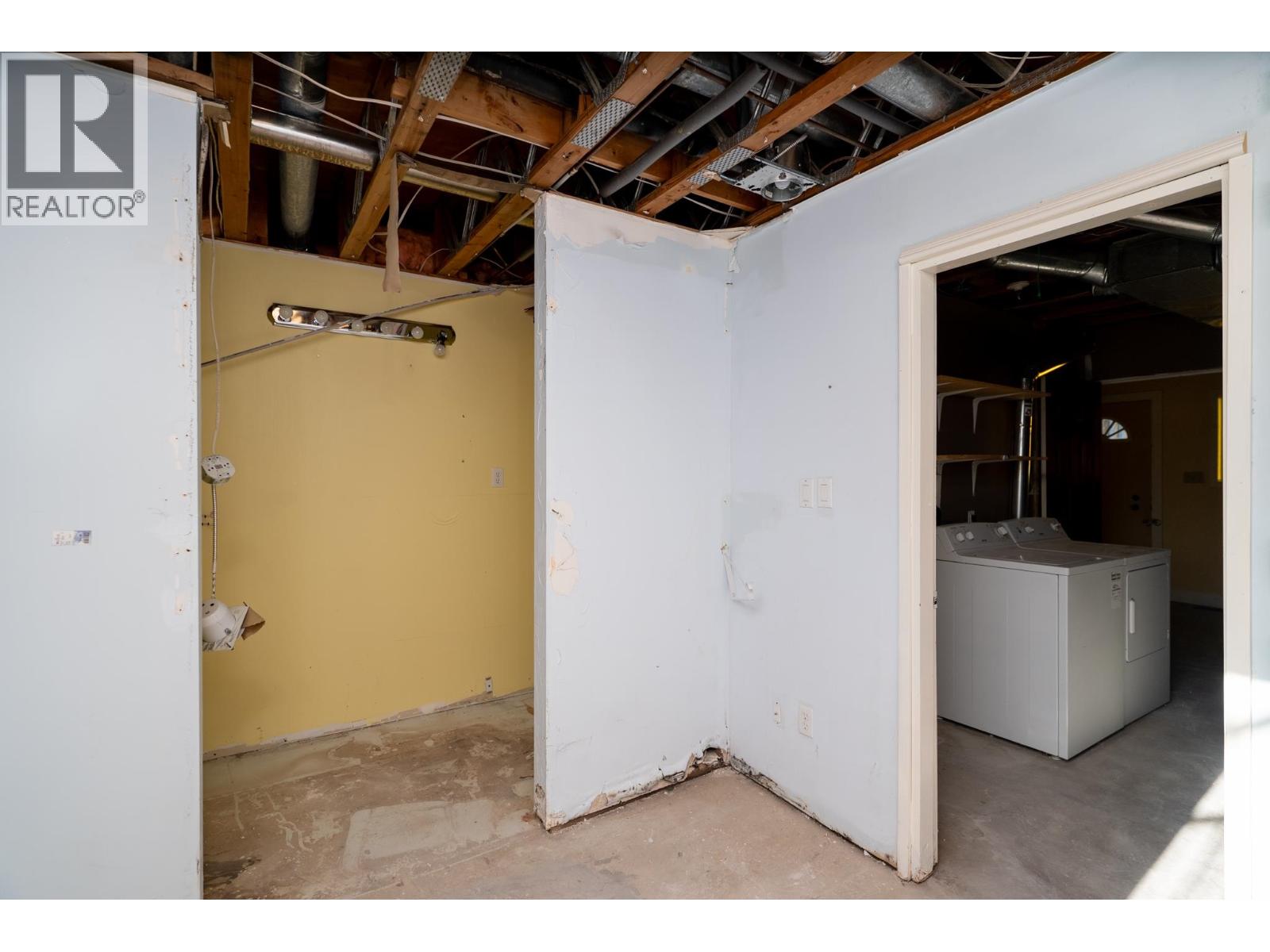 4635 SENKPIEL AVENUE - Image 27
