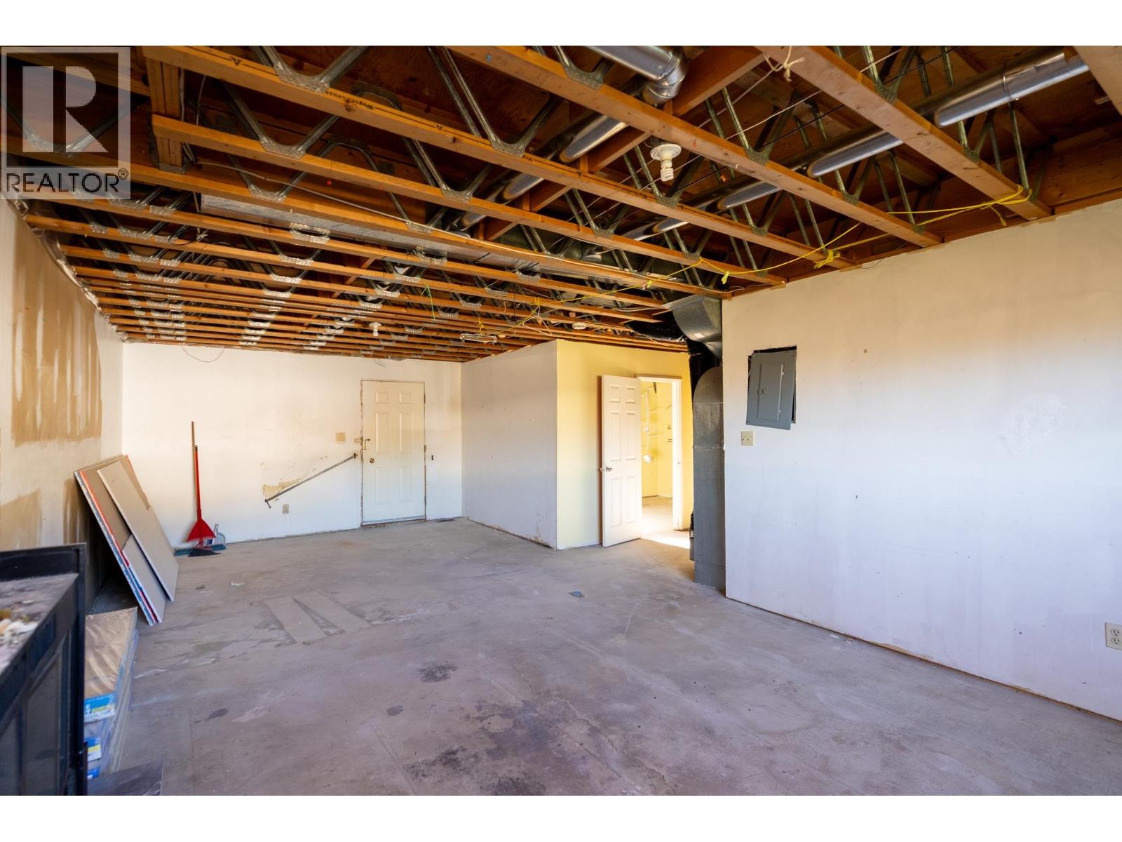 4635 SENKPIEL AVENUE - 30