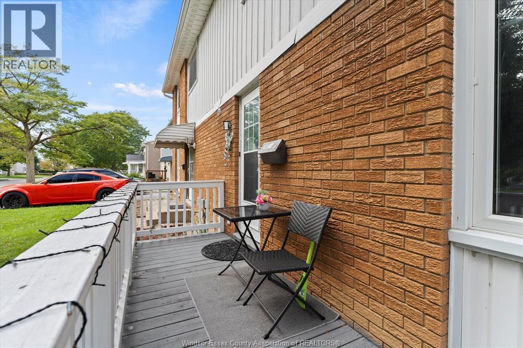 10358 SHENANDOAH, Windsor — photo 2