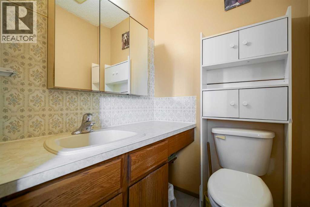 Listing photo – 5323 55 Avenue, Viking
