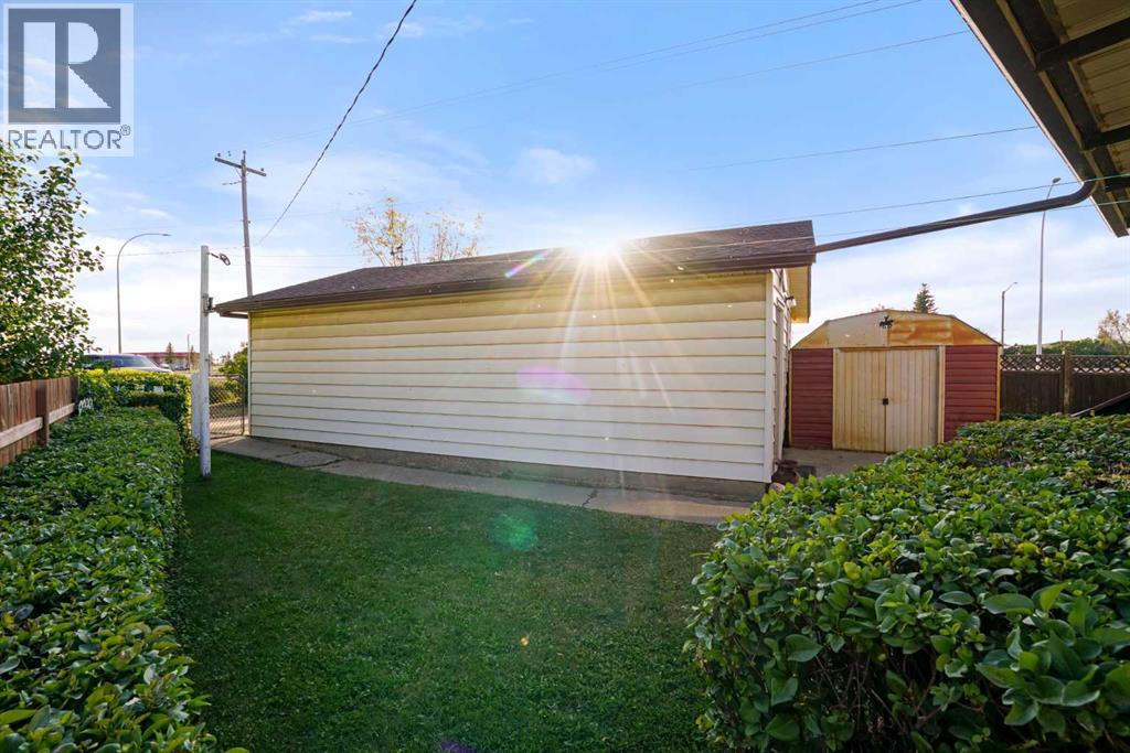 Listing photo – 5323 55 Avenue, Viking