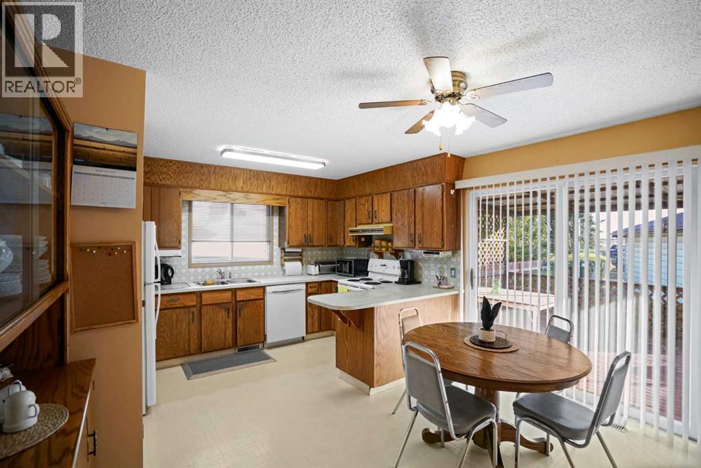 Listing photo – 5323 55 Avenue, Viking