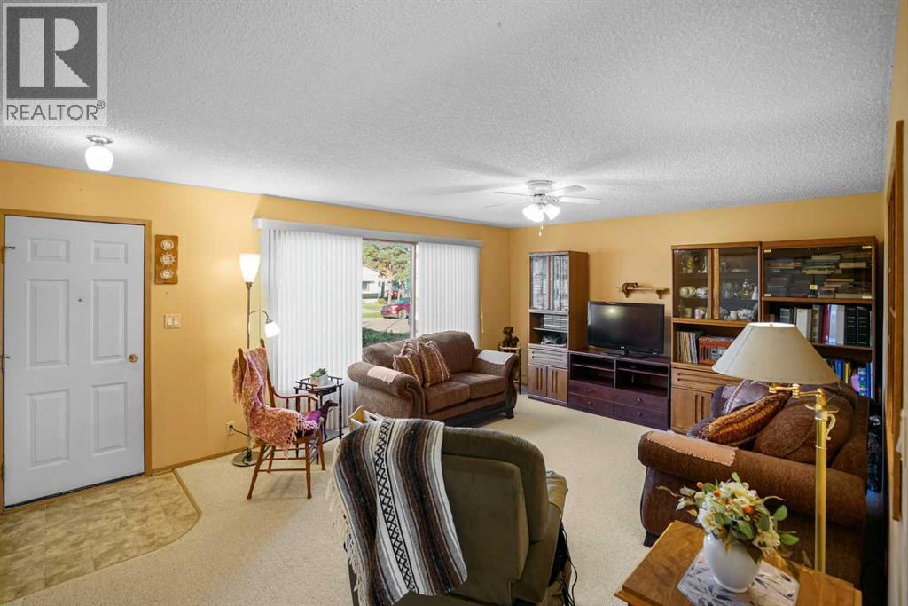 Listing photo – 5323 55 Avenue, Viking