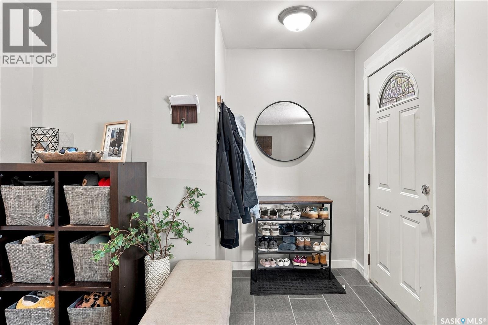 2518 Ewart AVENUE - 3