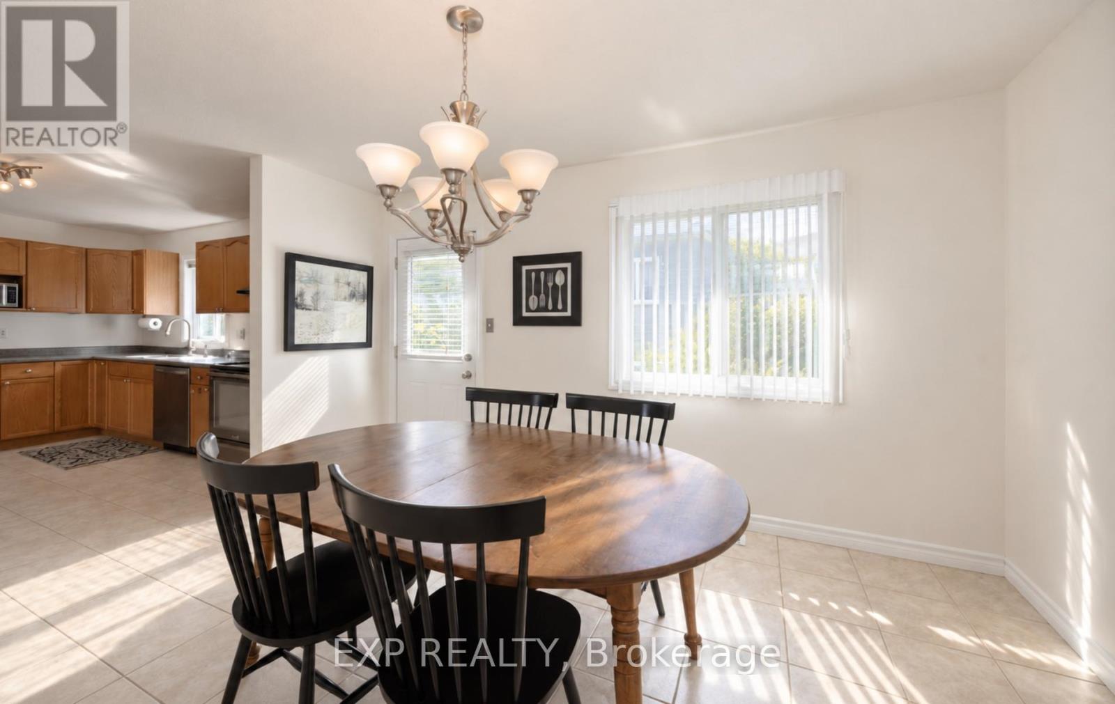 65 KERR CRESCENT - 10