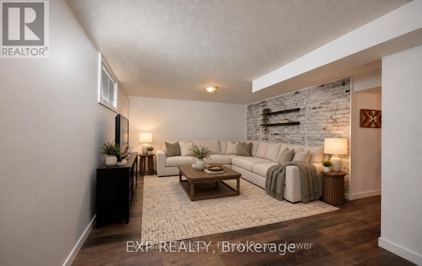 65 KERR CRESCENT - 21