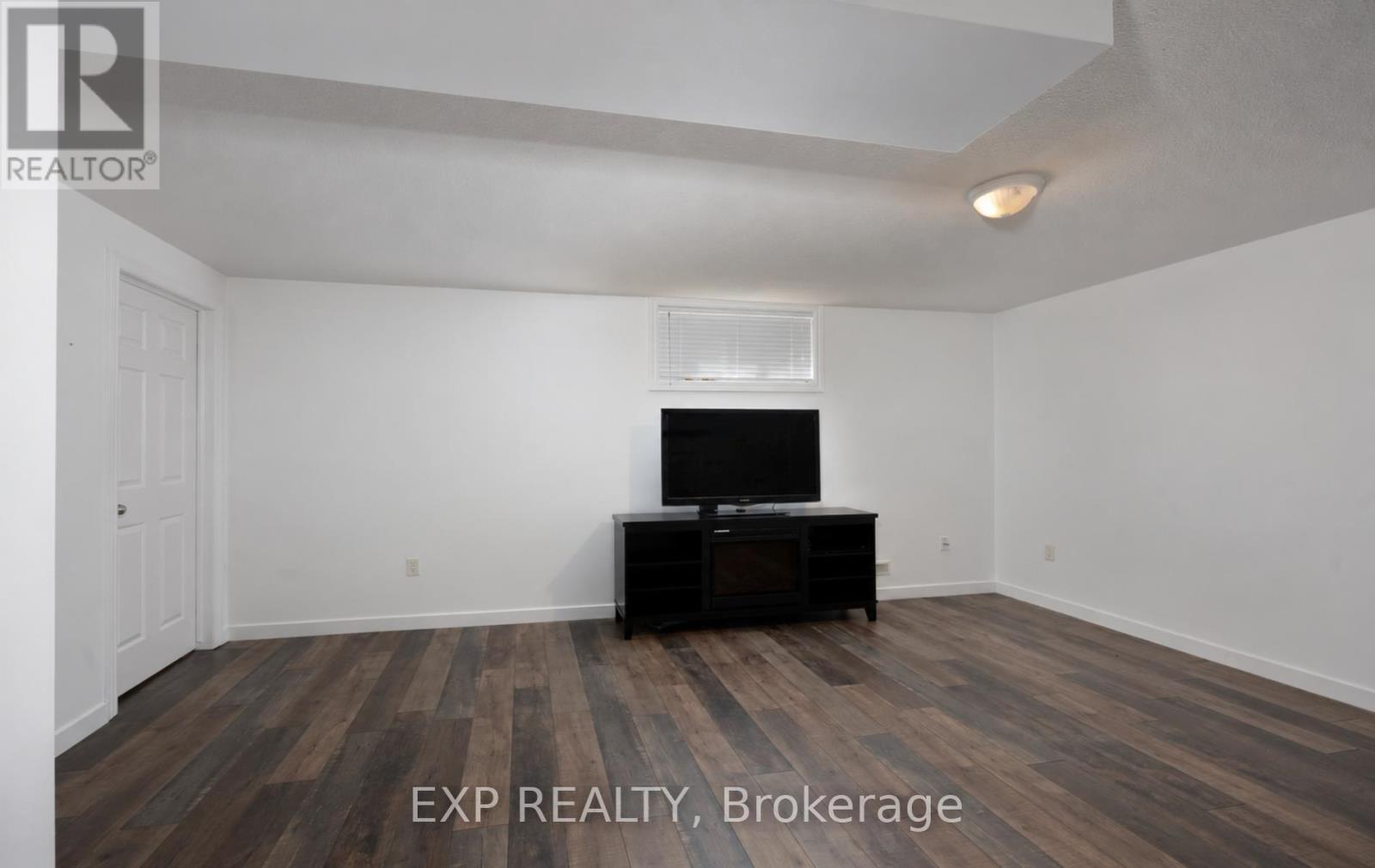 65 KERR CRESCENT - 23