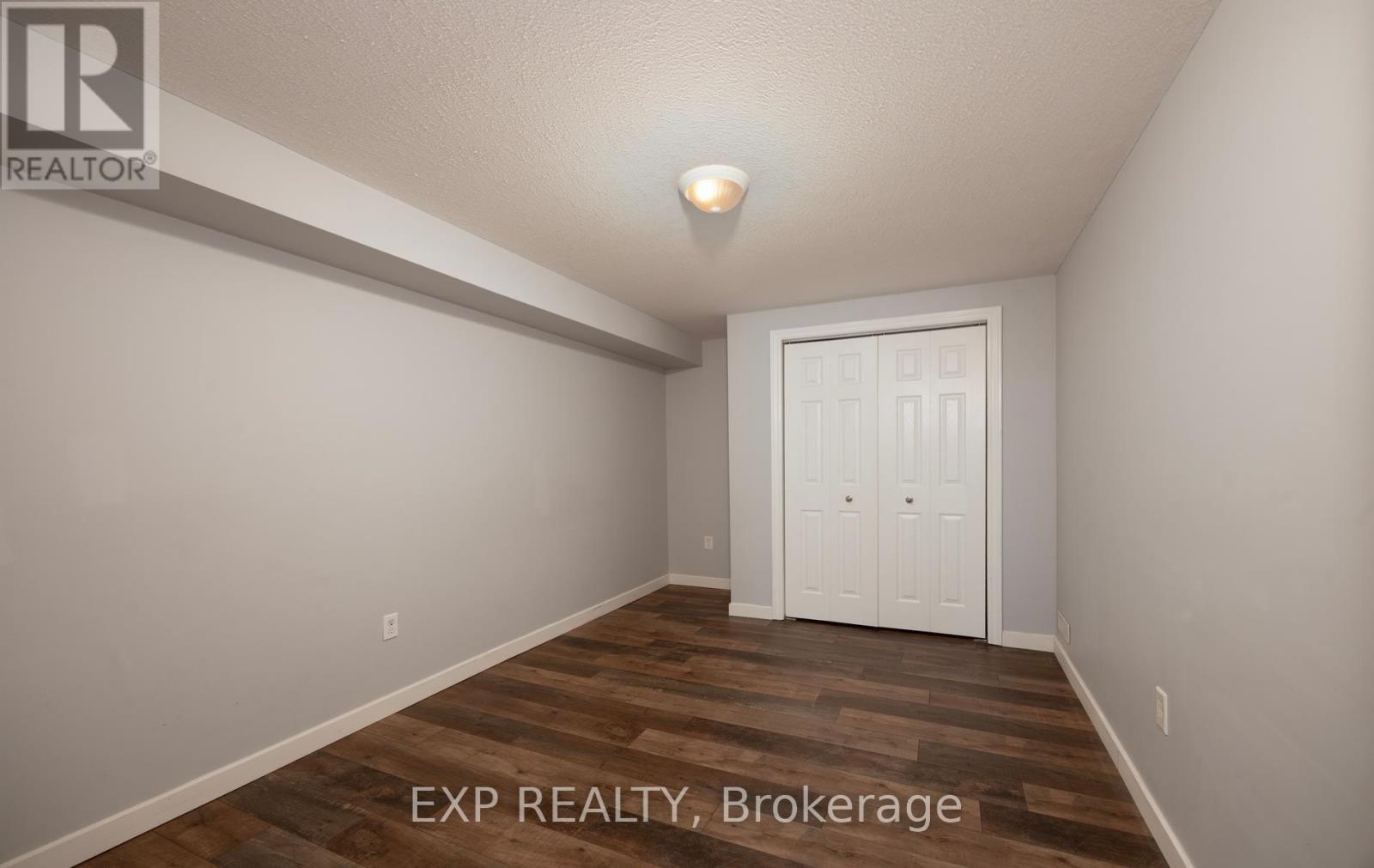 65 KERR CRESCENT - 25
