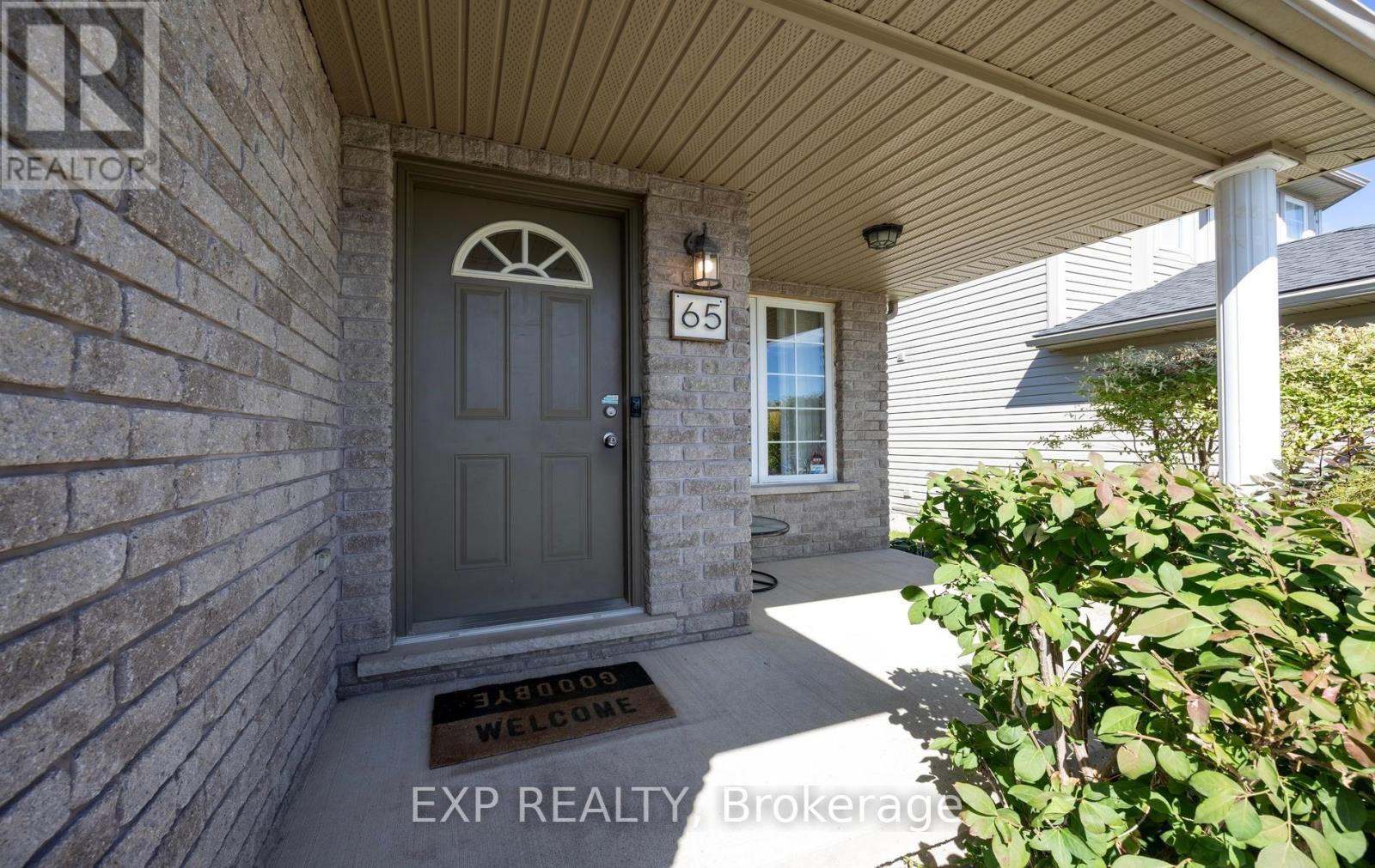 65 KERR CRESCENT - 3