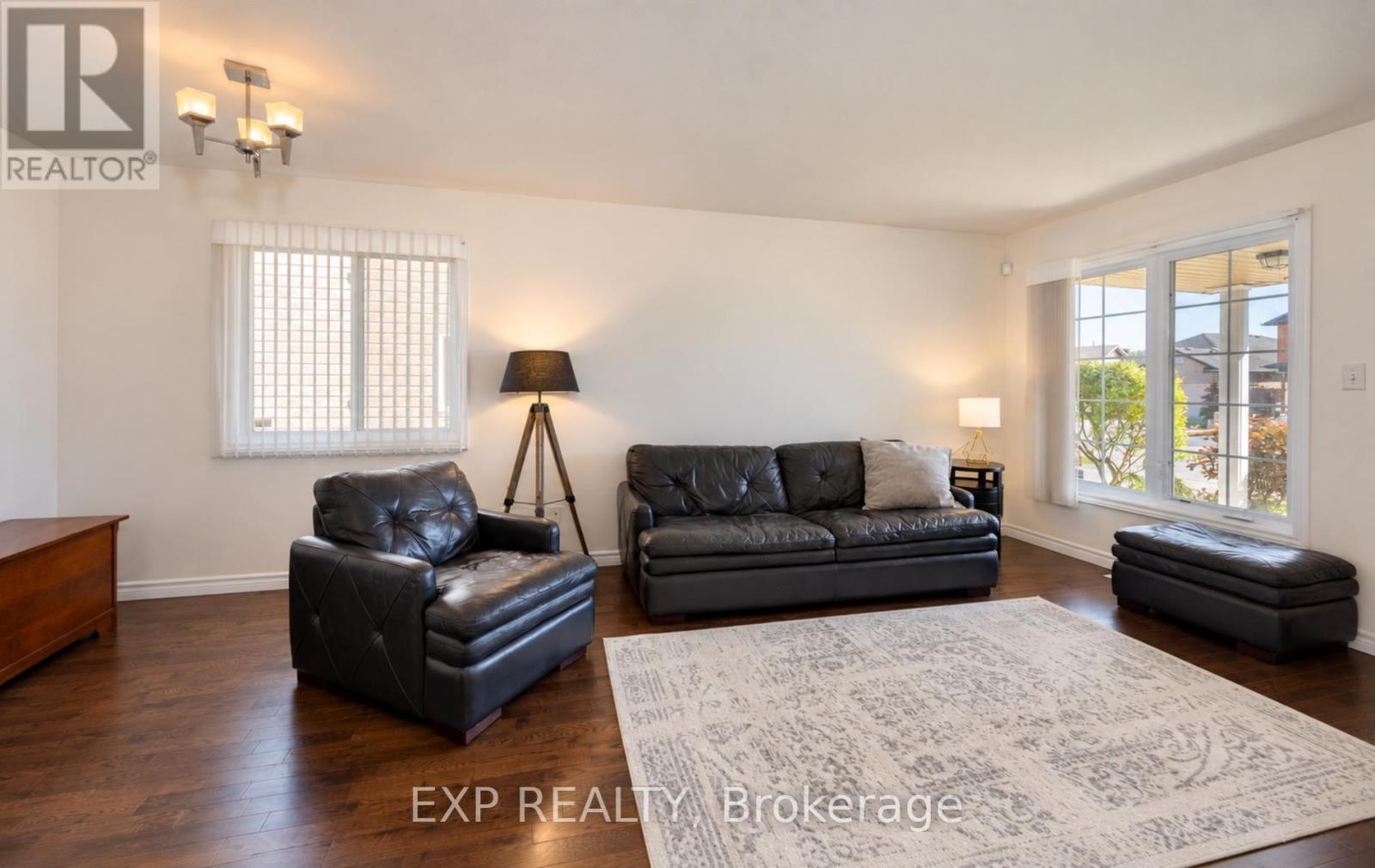 65 KERR CRESCENT - 5