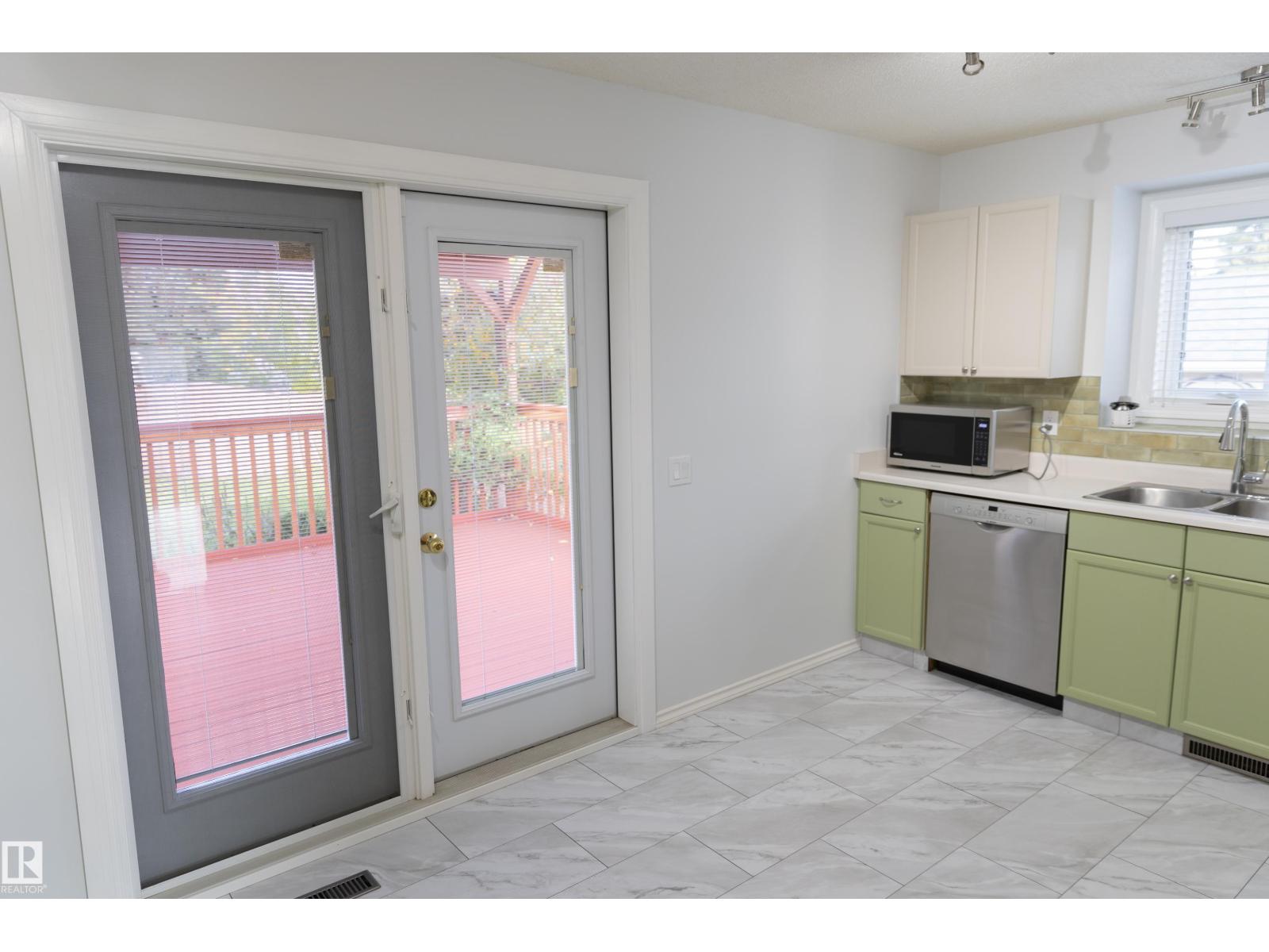 1016 48 ST NW - 16