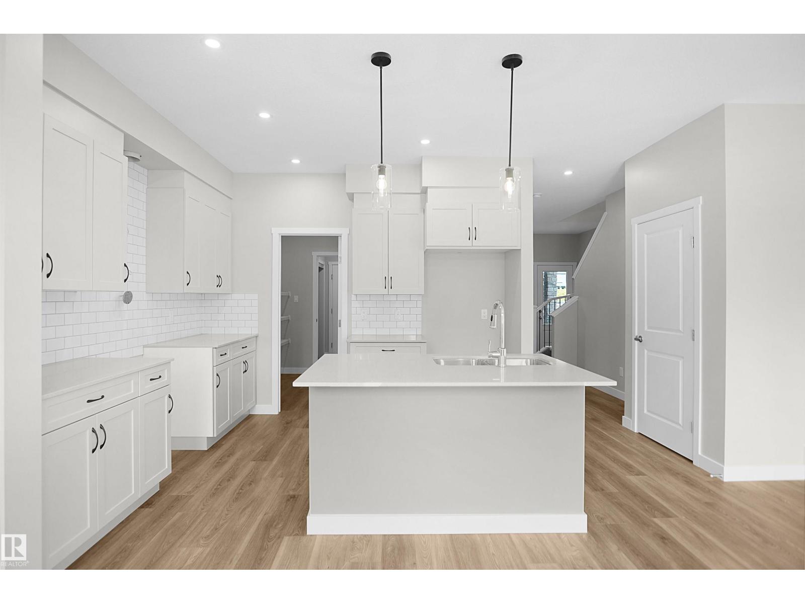 6331 175 AV NW - 12