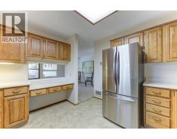 2434 Rhondda Crescent, Kelowna, BC V1Y8A3 Photo 12