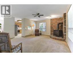 Living room - 2434 Rhondda Crescent, Kelowna, BC V1Y8A3 Photo 10