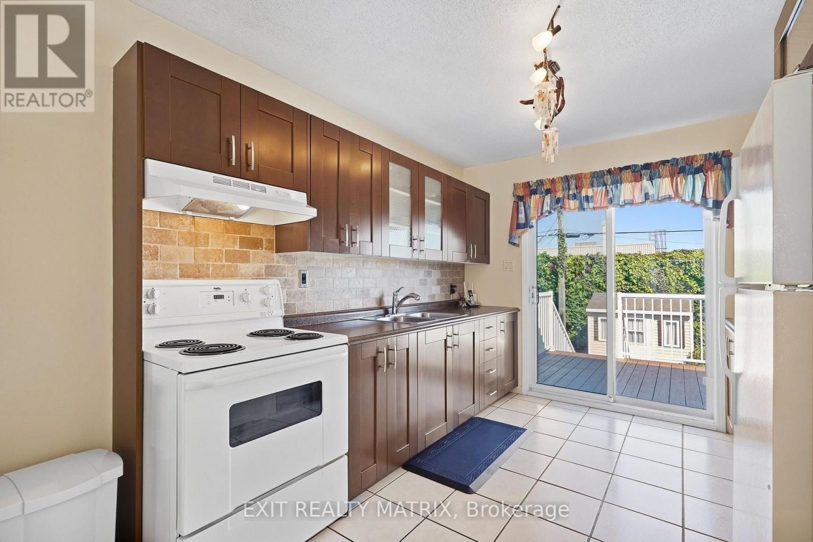 1631 LANSDOWNE STREET - 12