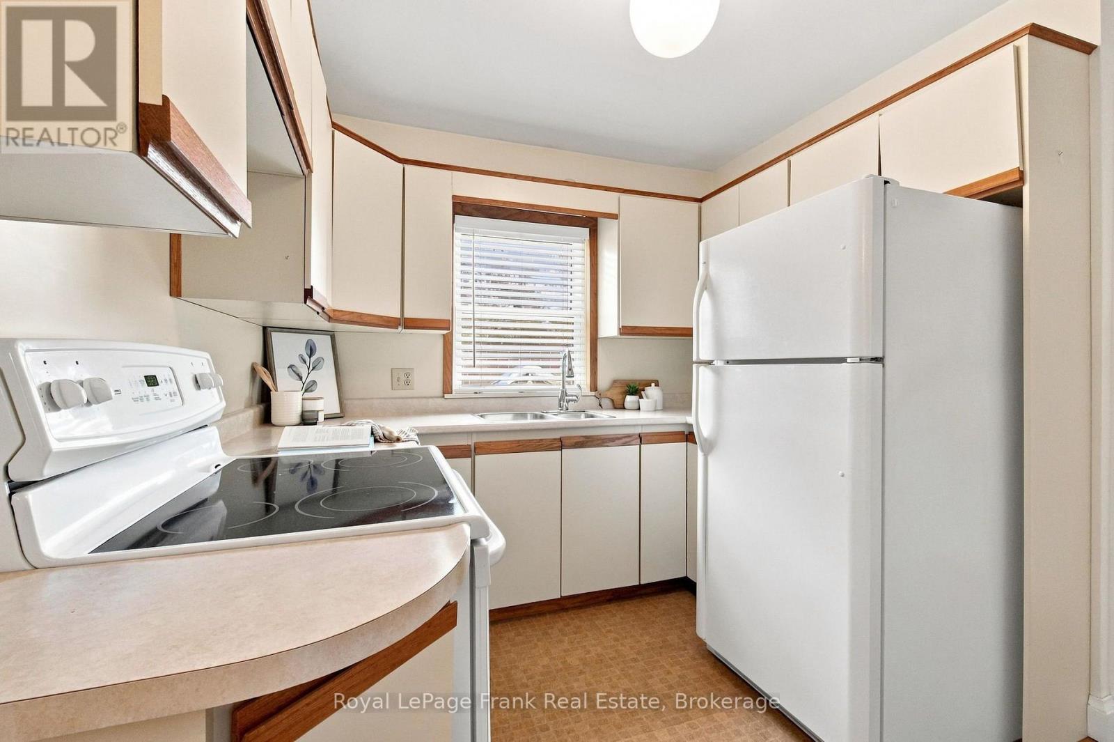 126 LAUDER ROAD, Oshawa (O'Neill) — photo 11