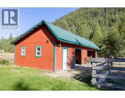 50 Taylor Way, Beaverdell, BC V0H1A0 Photo 16