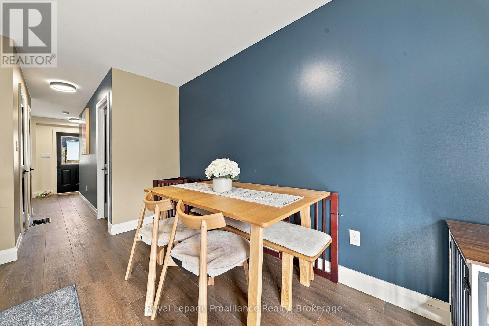 378 ANNE STREET - 23