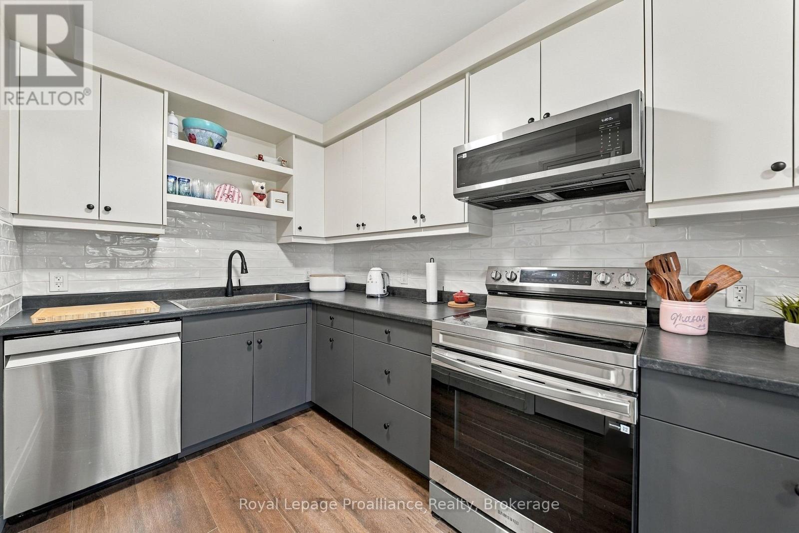 378 ANNE STREET - 33