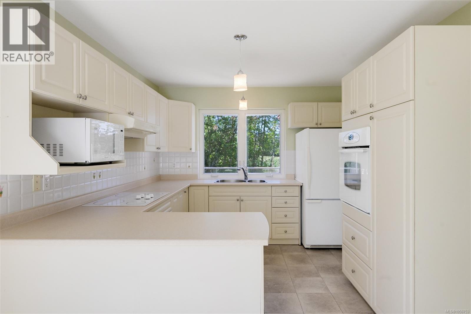 574 Cedar Cres - Image 23