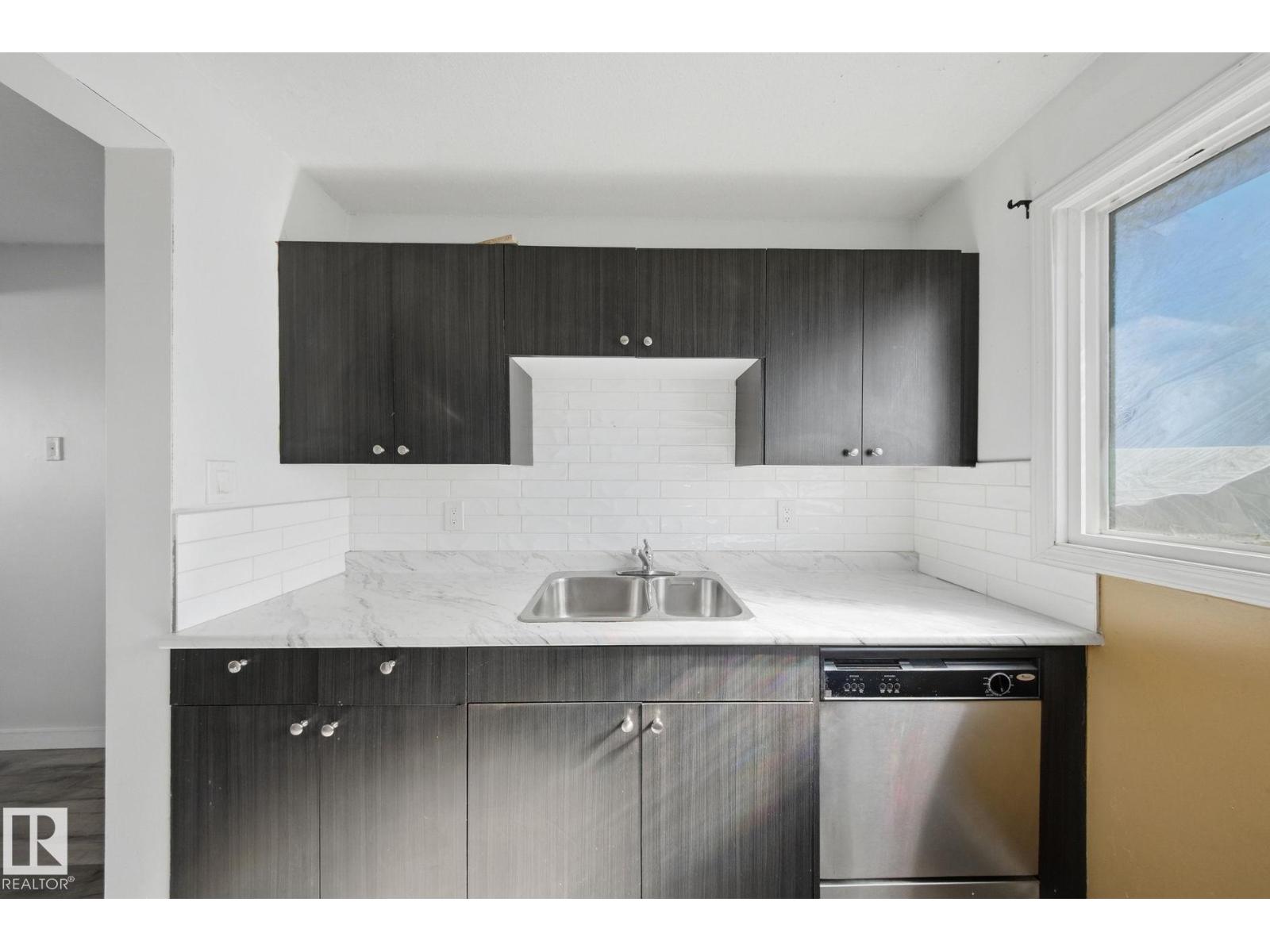 164 DICKINSFIELD CO NW - 12