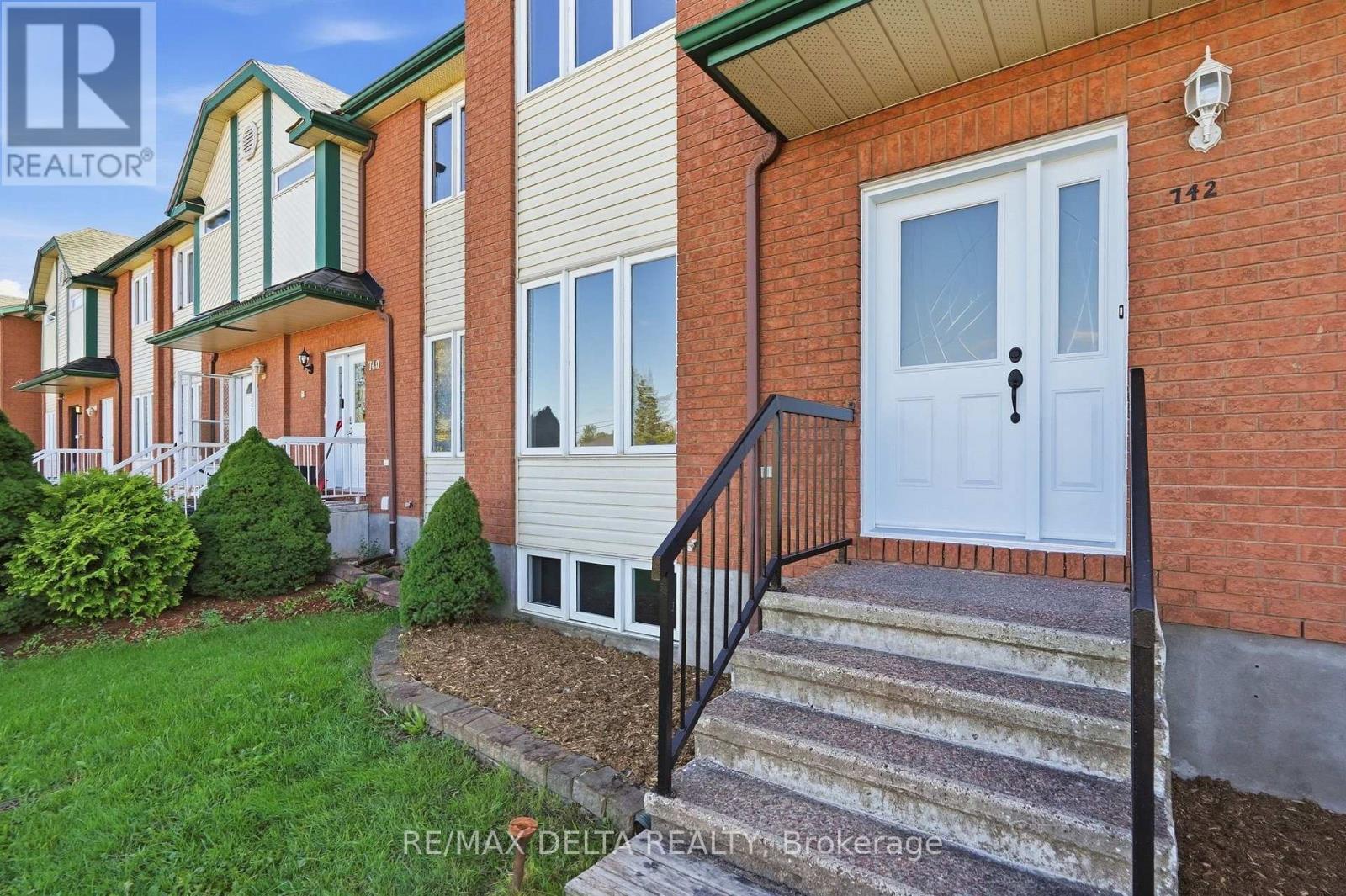 742 NELSON STREET - 3