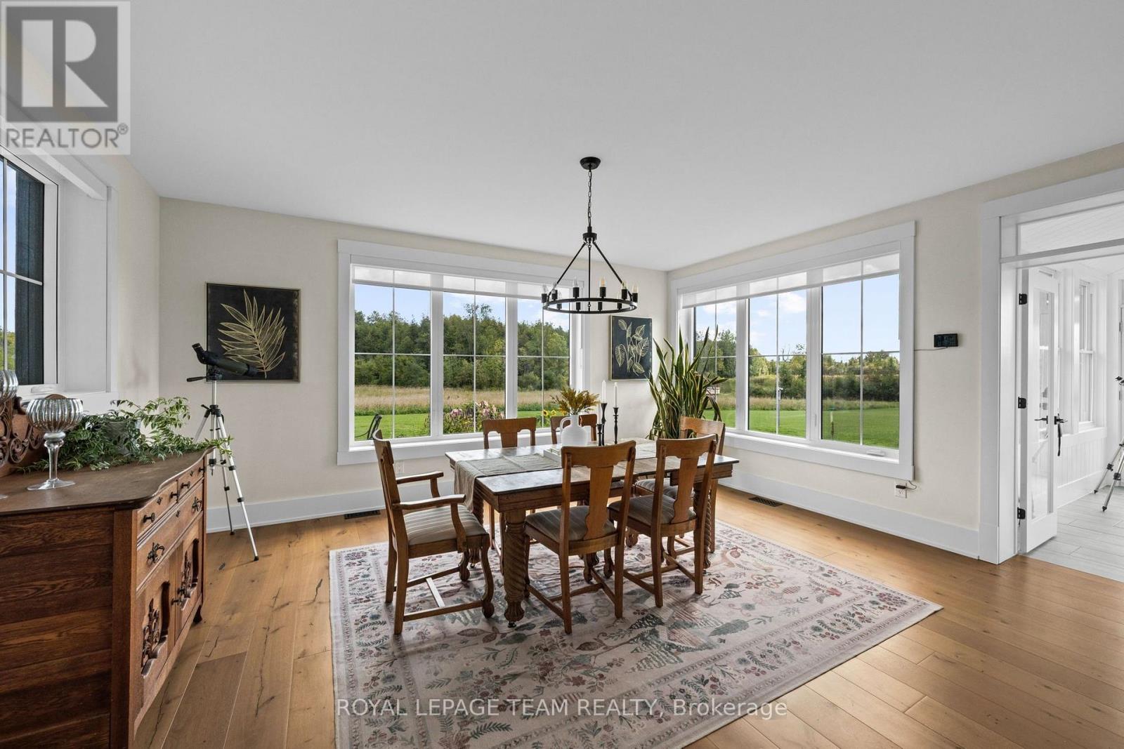 7385 BANK STREET - 10